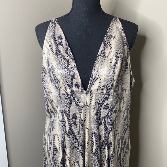 jennifer lopez snakeskin dress